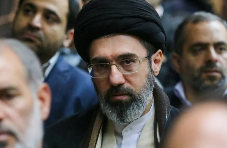 شبكة النفوذ العائلي لخامنئي: كيف مهّدت المصاهرات طريق توريث السلطة في إيران؟