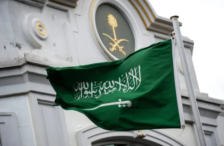 السعودية تدين حادث إطلاق النار خلال فعالية حضرها ترامب وتؤكد تضامنها مع واشنطن
