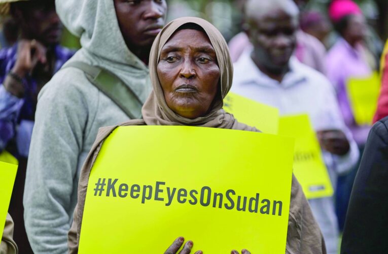 انقسام سياسي في السودان حول دعوة كامل إدريس لحوار وطني شامل