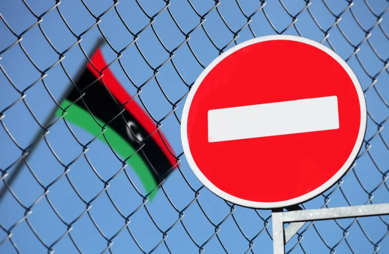 “طاولة 4+4” تثير زلزالاً سياسياً في ليبيا: مبادرة أممية لتقاسم السلطة تواجه رفضاً واسعاً
