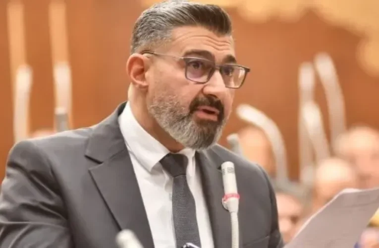 ياسر جلال يفتح ملف “حق الأداء العلني” بمجلس الشيوخ والمنتجون يعترضون