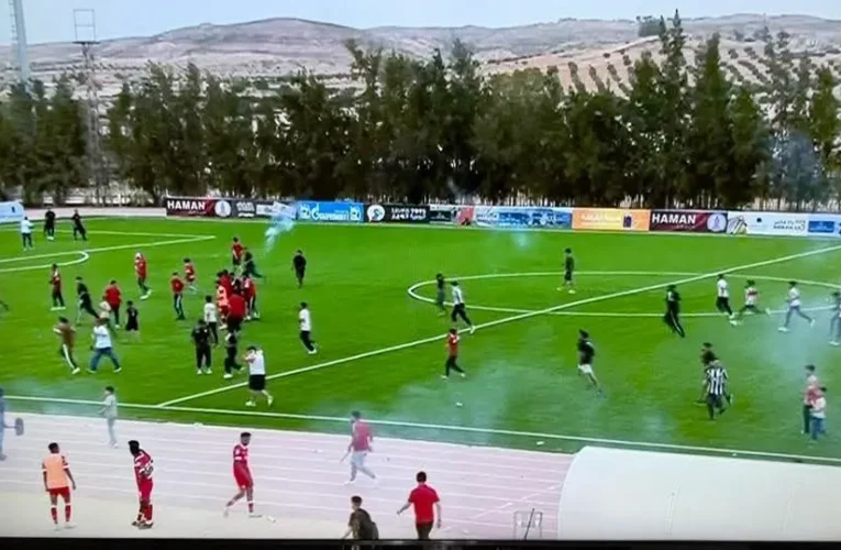 احتجاجات في ليبيا تمتد إلى مقر الحكومة في طرابلس وإحراق جزء من مبنى رئاسة الوزراء