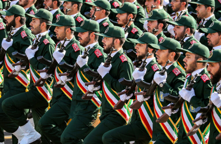 الحرس الثوري يتوعد واشنطن بـ”رد حاسم” إذا تكررت الهجمات على إيران