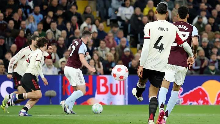 أستون فيلا يهزم ليفربول 4-2 ويقترب من التأهل إلى دوري أبطال أوروبا