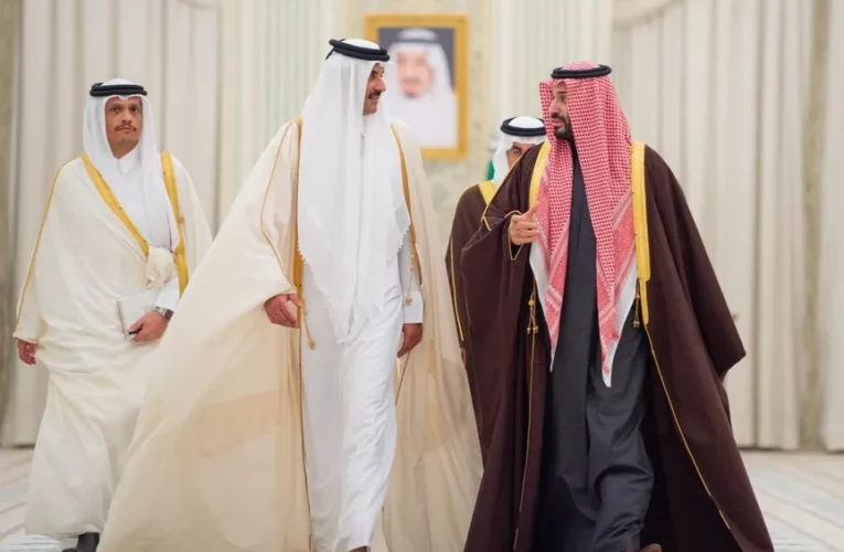 اتصال سعودي قطري يبحث أمن المنطقة.. تنسيق مكثف بين بن سلمان وتميم وسط تطورات متسارعة