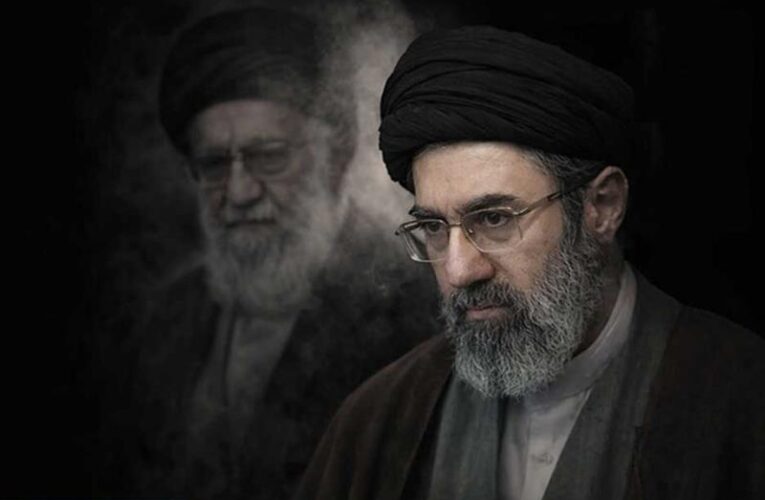 رويترز: المرشد الإيراني يأمر بإبقاء اليورانيوم عالي التخصيب داخل البلاد ويرفض نقله للخارج
