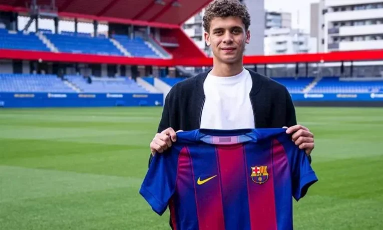 برشلونة يضم المصري حمزة عبد الكريم نهائياً بعقد يمتد حتى 2029