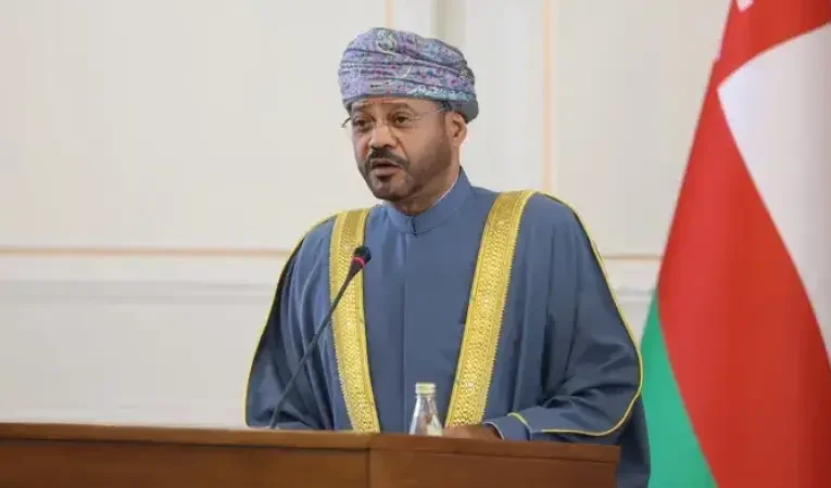 عُمان: نتمسك بحرية الملاحة في هرمز ونرفض فرض رسوم على السفن العابرة