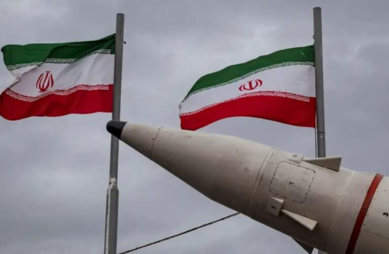 إيران تصعّد عملياتها العسكرية وتلوّح لواشنطن بـ”دفع الثمن” وسط اتساع رقعة المواجهة