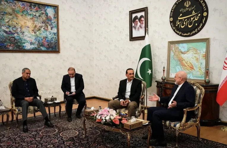 باكستان: مباحثات مع إيران لمنع التصعيد وإعادة فتح مضيق هرمز