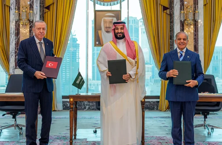 السعودية تبحث مع باكستان وتركيا تفعيل التعاون الدفاعي المشترك