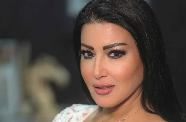 منشورات غامضة من سمية الخشاب تشعل تساؤلات الجمهور