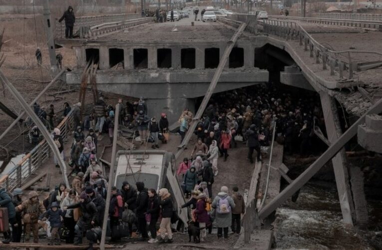 ضربات روسية تستهدف جسوراً ومنشآت حيوية في أوكرانيا وكييف تعلن ضرب مواقع للمسيّرات
