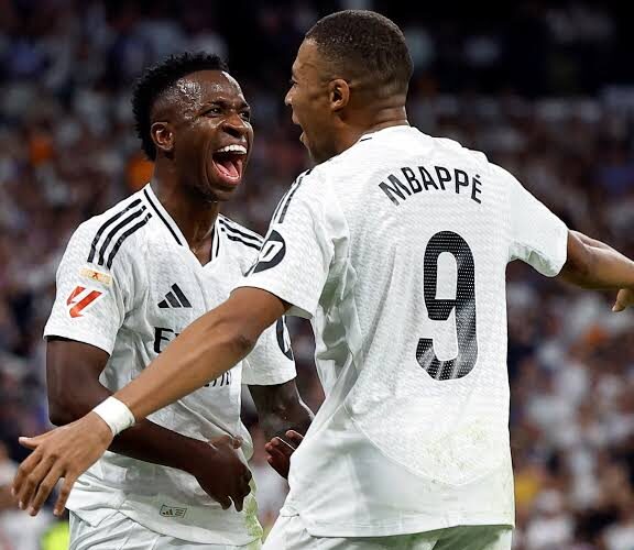 صراع النجومية يهدد استمرار مبابي وفينيسيوس مع ريال مدريد.. هل يرحل أحدهما؟