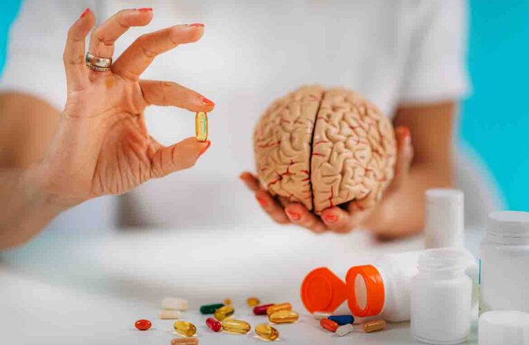 هل تعزز مكملات الذاكرة قدرات الدماغ؟ العلم يكشف الحقيقة وراء الوعود الشائعة